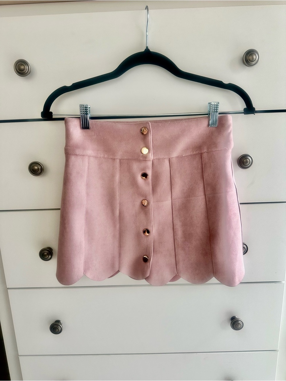 Scallop Hem Button-Front Mini Skirt in Dusty Pink - Picture 2 of 6